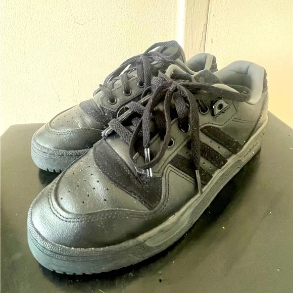 Adidas Rivalry Low 7.5 - Picture 2 of 3